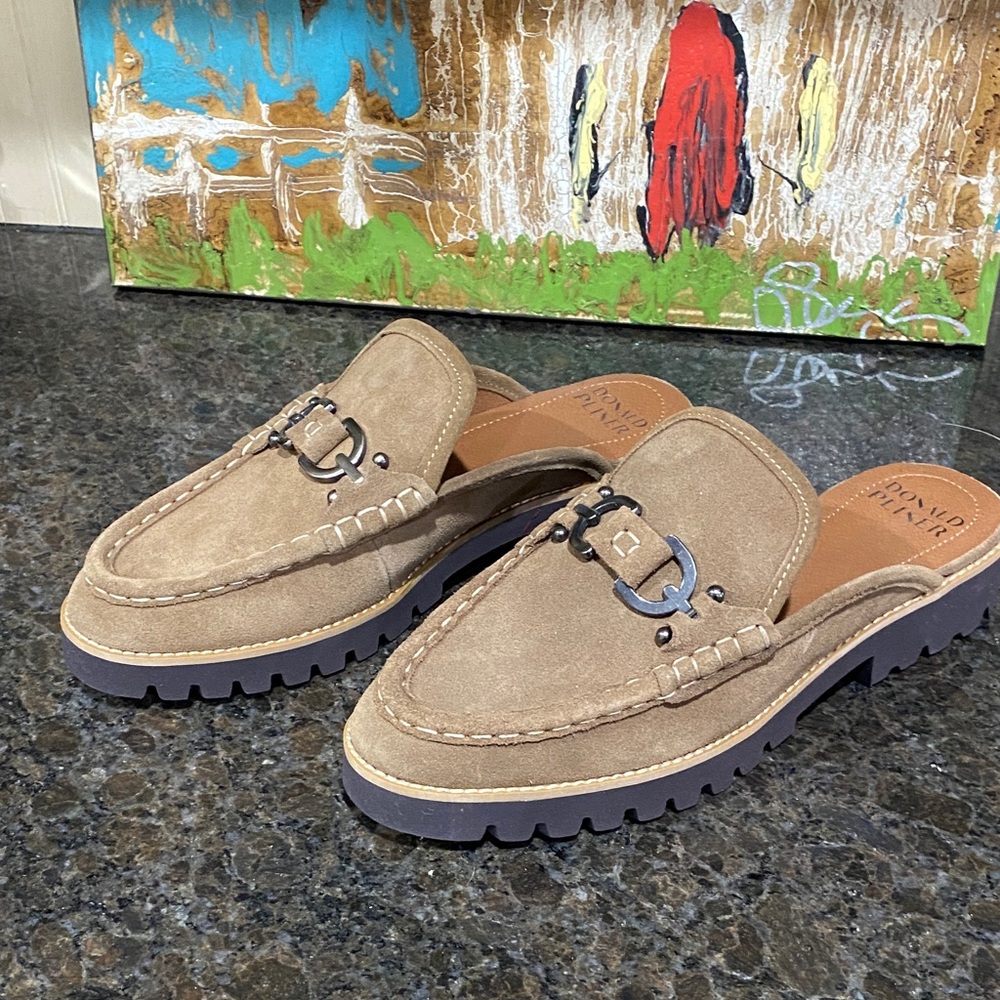 Donald Pliner Elta Biscotti Suede Women’s Shoes. Brand New, Out of box, size 10